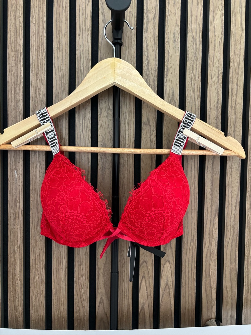 Victoria's Secret 32C Red Very Sexy Shine Bling Rhinestone Straps Push Up Bra